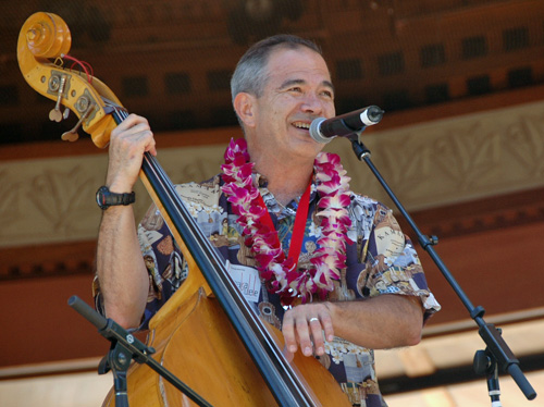 Picture of Chris Kamaka at the 2008 Hawaii Ukulele Festival