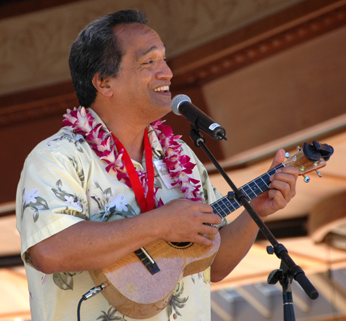 Picture of Mike Keale at the 2008 Hawaii Ukulele Festival